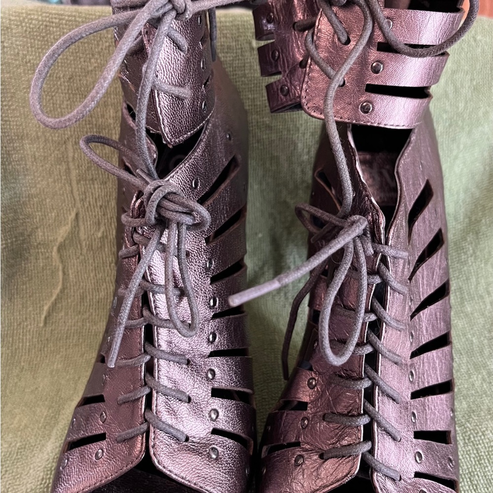 DV by Dolce Vita Metallic Pewter Lace-Up Heeled Boots-8M pre-loved excellent!